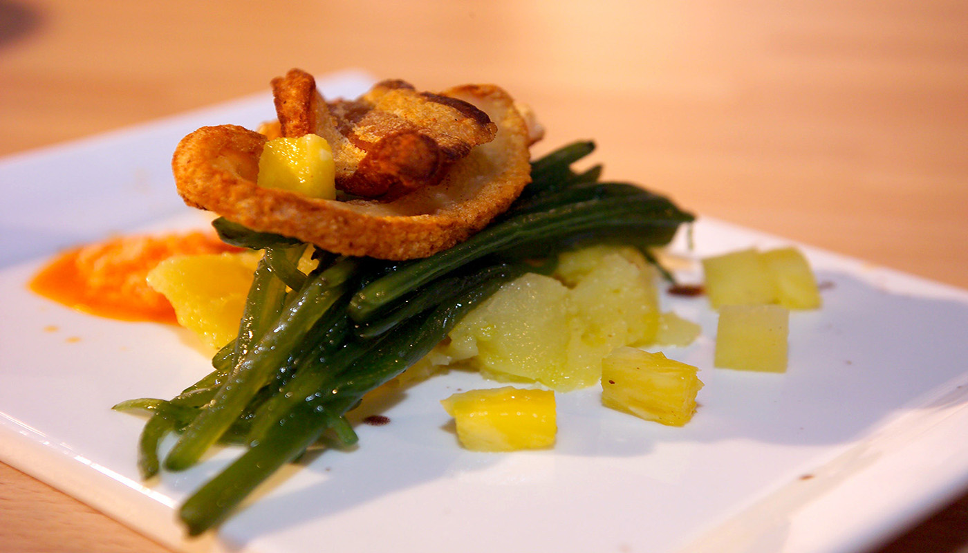 Borrajas con patata chafada y aceites. (Barbacil Comunicación)