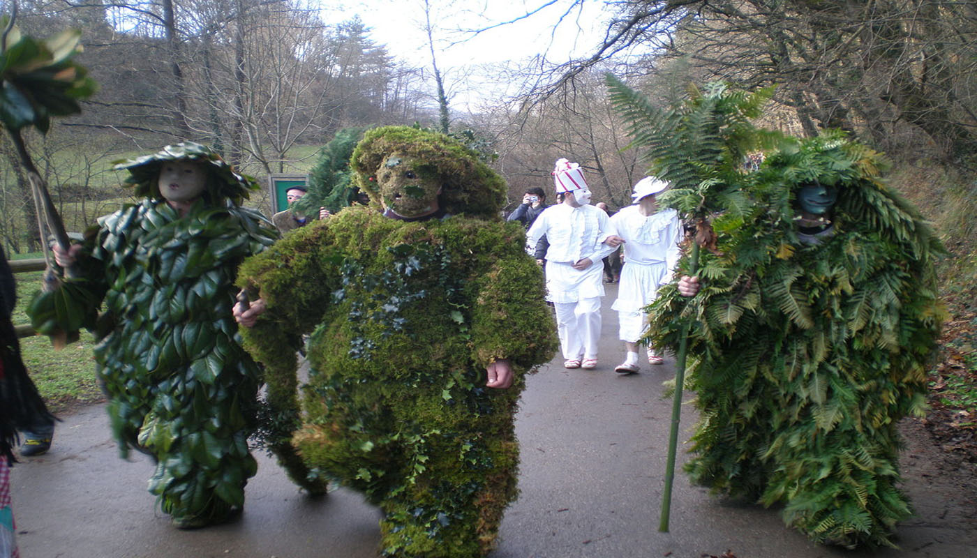 Trapajones en la mascarada de La Vijanera de Silió, Cantabria. en: Trapajones in La Vijanera