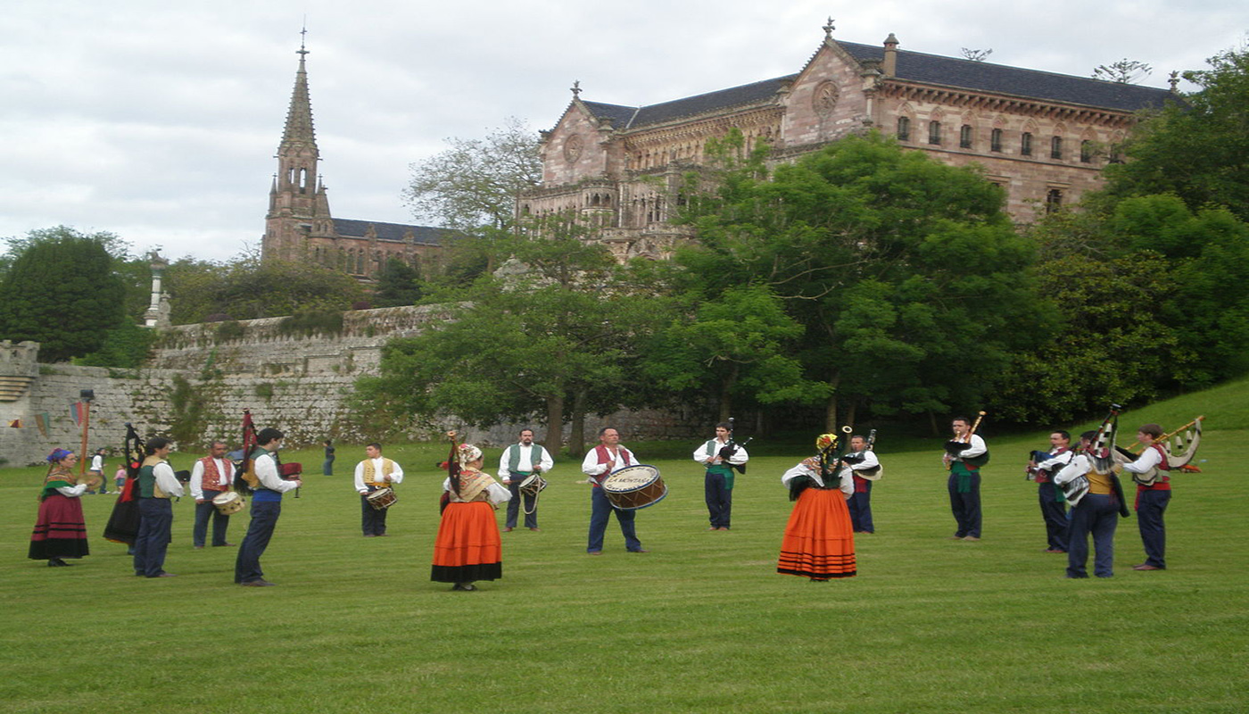 Band of Pipers La Montaña playing in Comillas, Cantabria, Spain. At the bottom the Palacio de Sobrellano