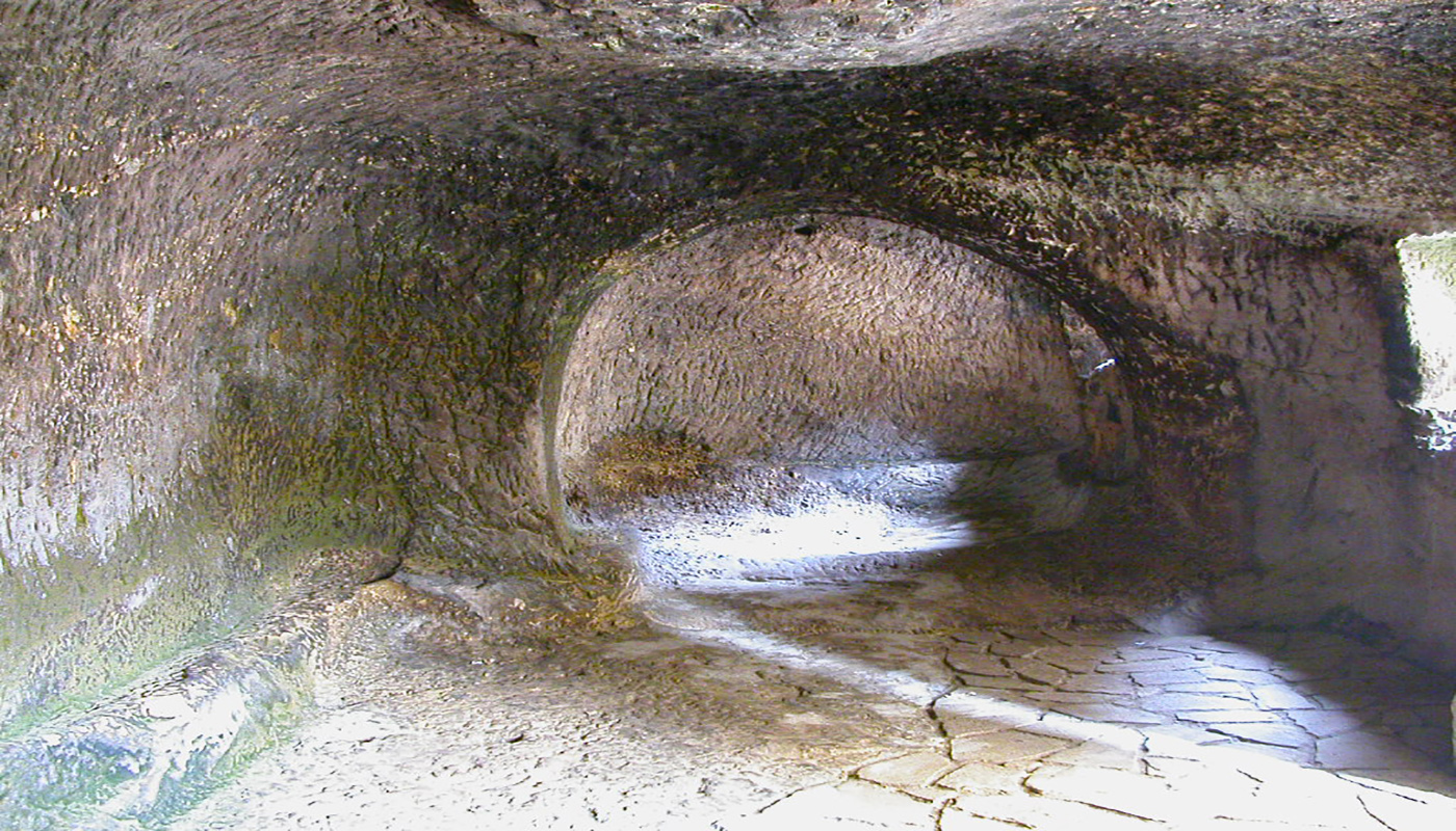 Interior de la ermita rupestre de Campo de Ebro - Valderredible