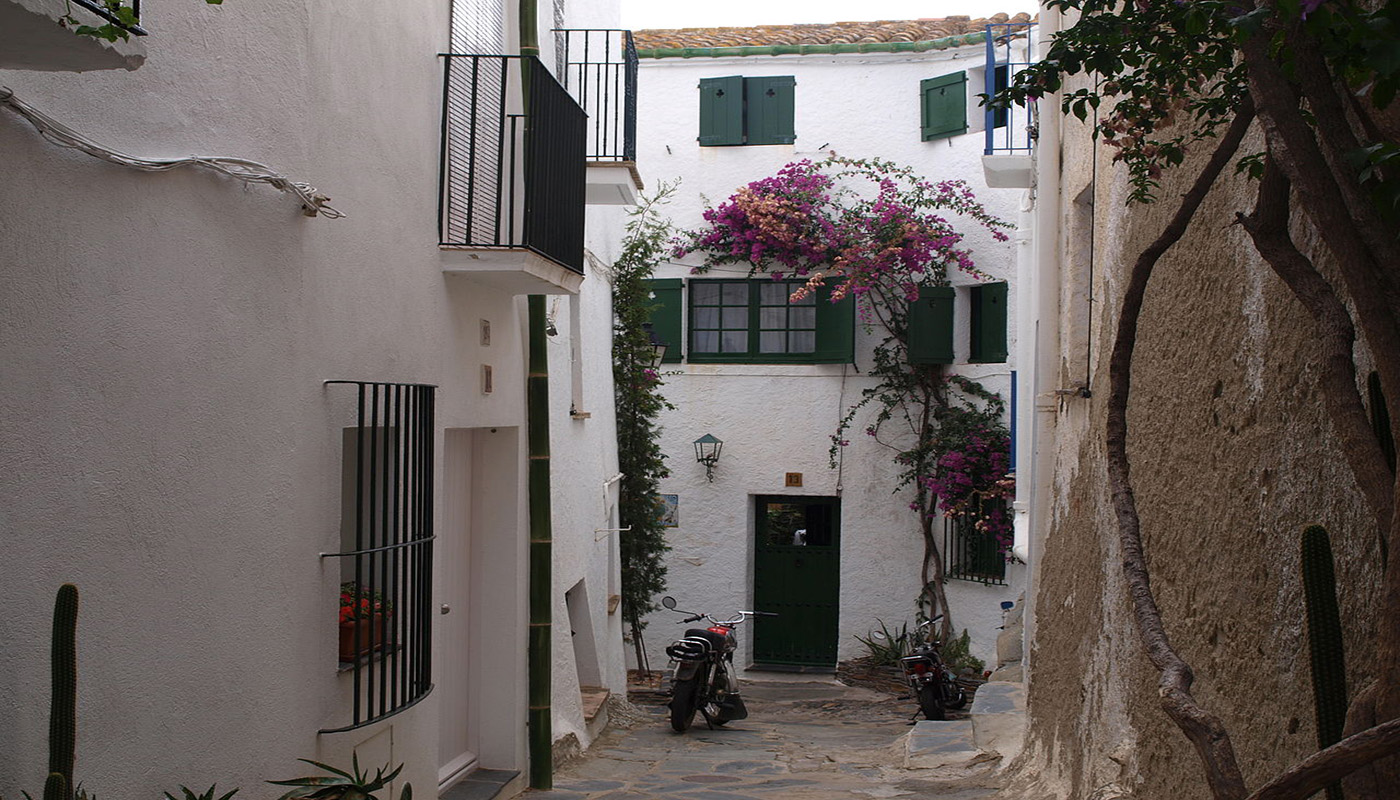 Rúa de Cadaqués (Girona) Mª Olga Rodríguez Díaz