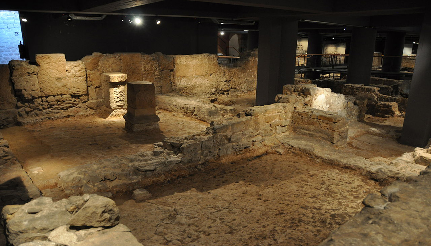 Vestiges de la ville romaine de Barcino au sous-sol archéologique (MUHBA Plaça del Rei)