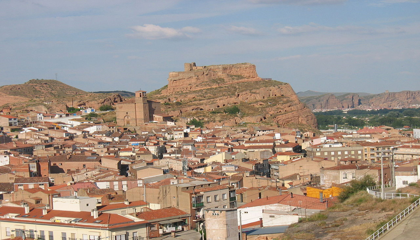 General view of en:Arnedo, La Rioja, Spain. The castle of this town can be seen on the background